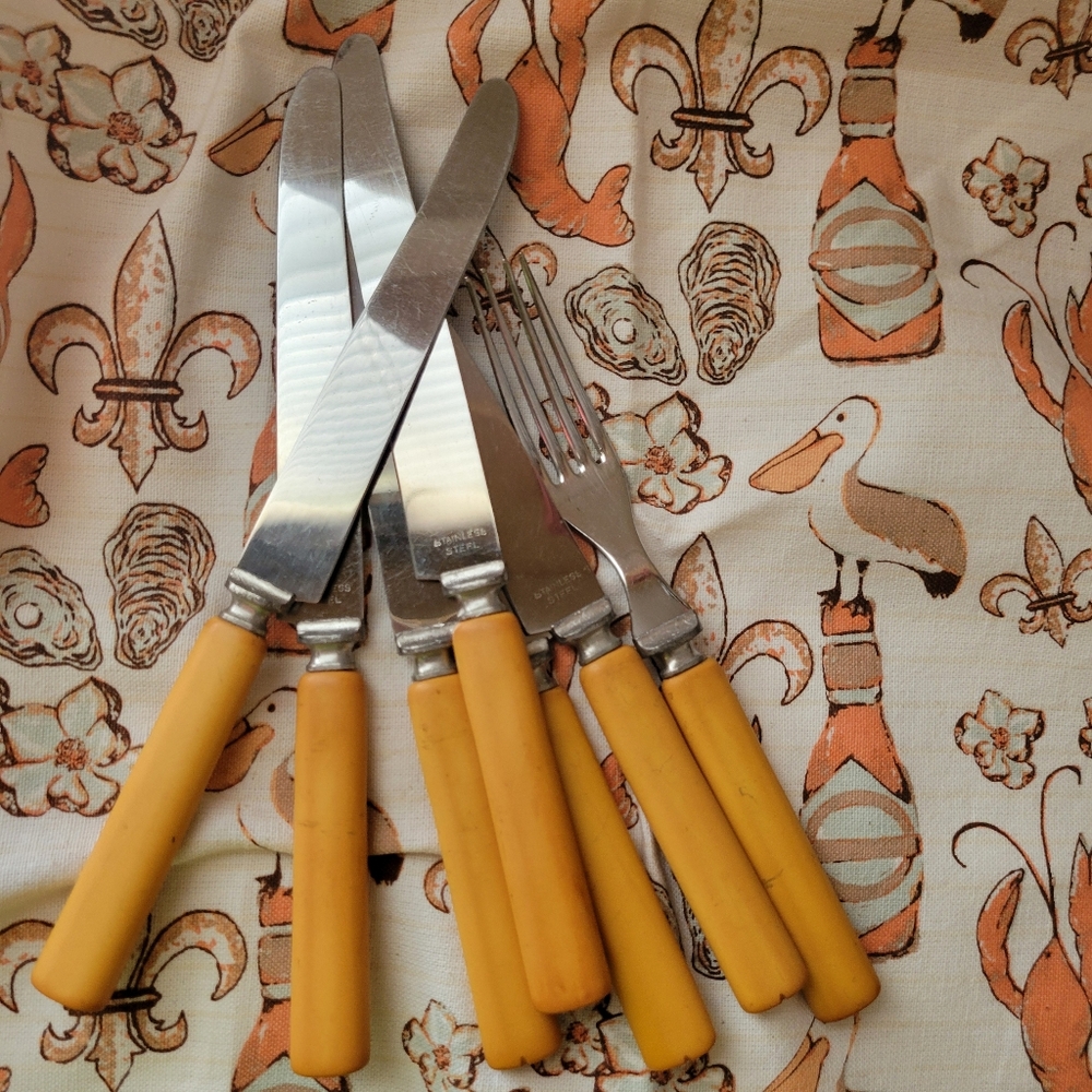 Vintage Yellow Handle Flatware  6 Knives 1 Fork Farmhouse ~ Bakelite or Catalin?